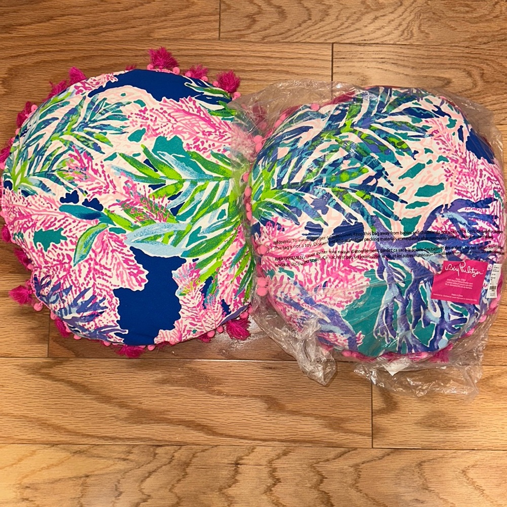 NWT Lilly Pulitzer 2 GWP Round Pillows